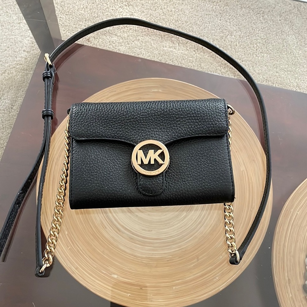 Michael Kors crossbody wallet/small purse